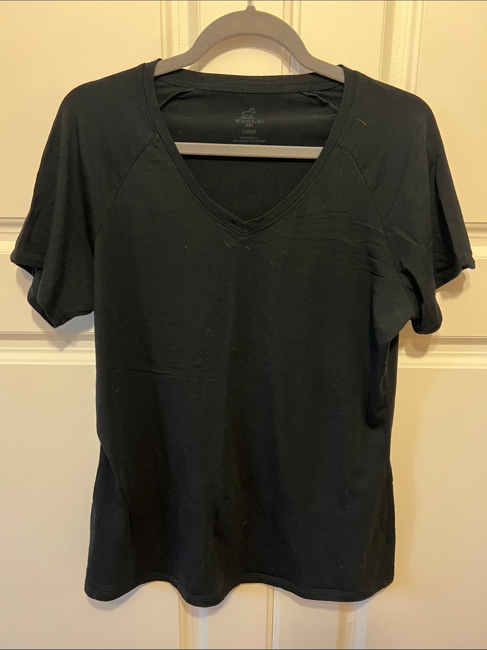 Woolx Mia Lightweight V-Neck Merino Tee, Black, L